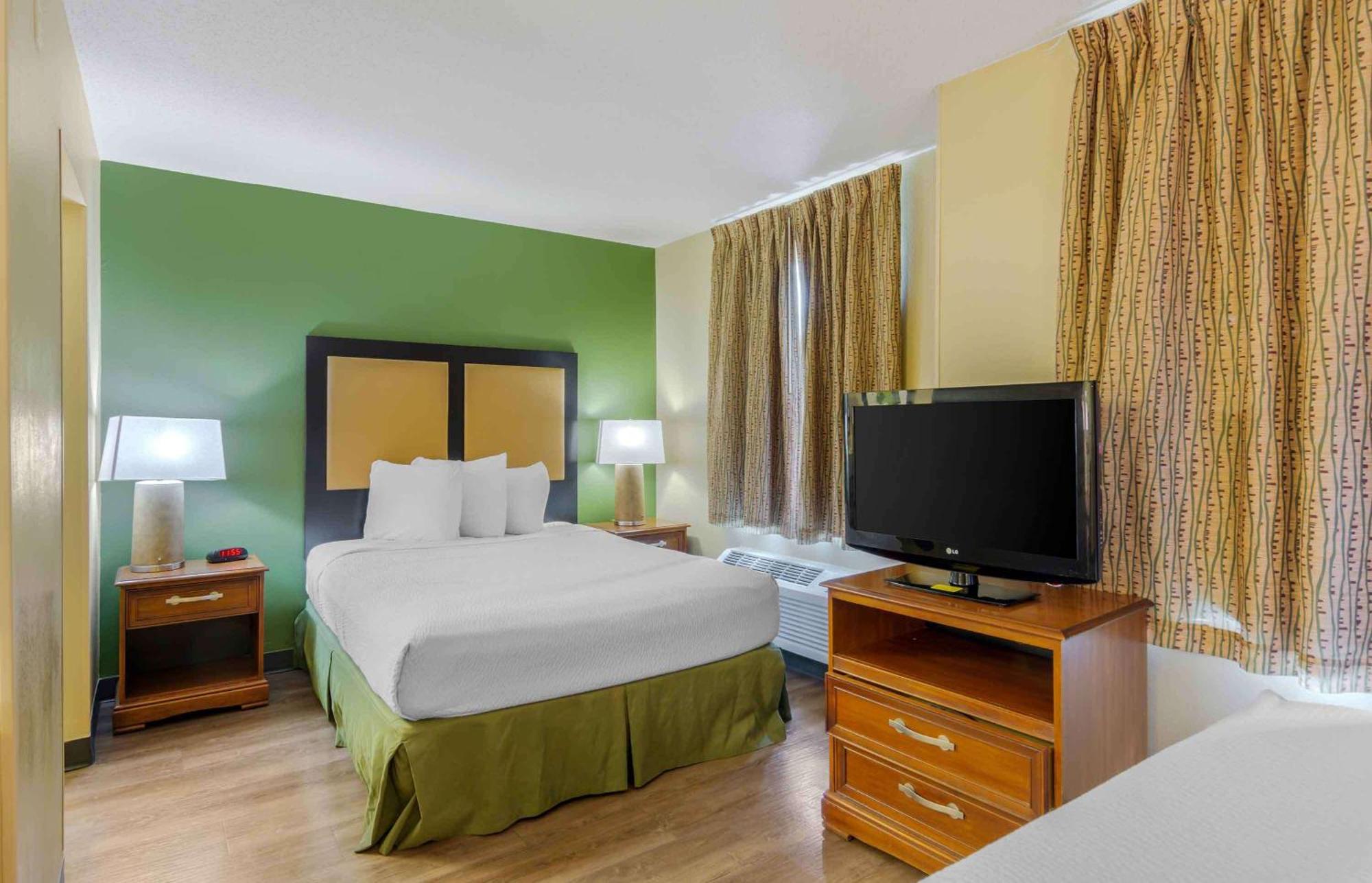 Extended America - Richmond - W Broad Street - Glenside - North Hotel