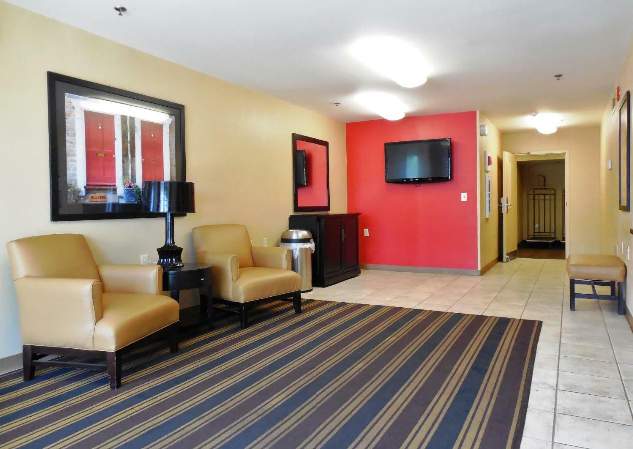 Extended America - Richmond - W Broad Street - Glenside - North 2*